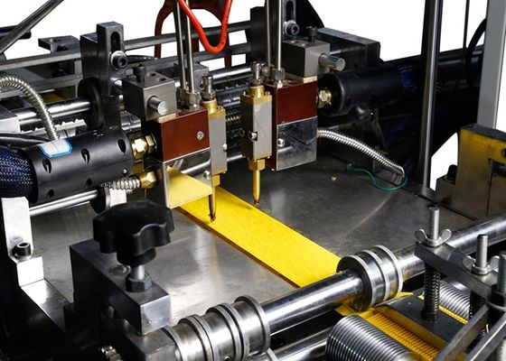 70-320 mm-de Filter die van de Autolucht Machinefiltreerpapier maken die 700kg-Gewicht plooien